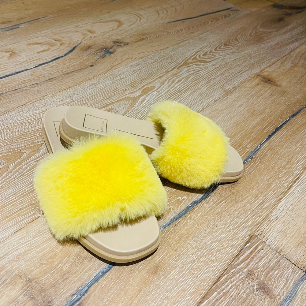 Brand New Dolce Vita Citron faux Fur slides